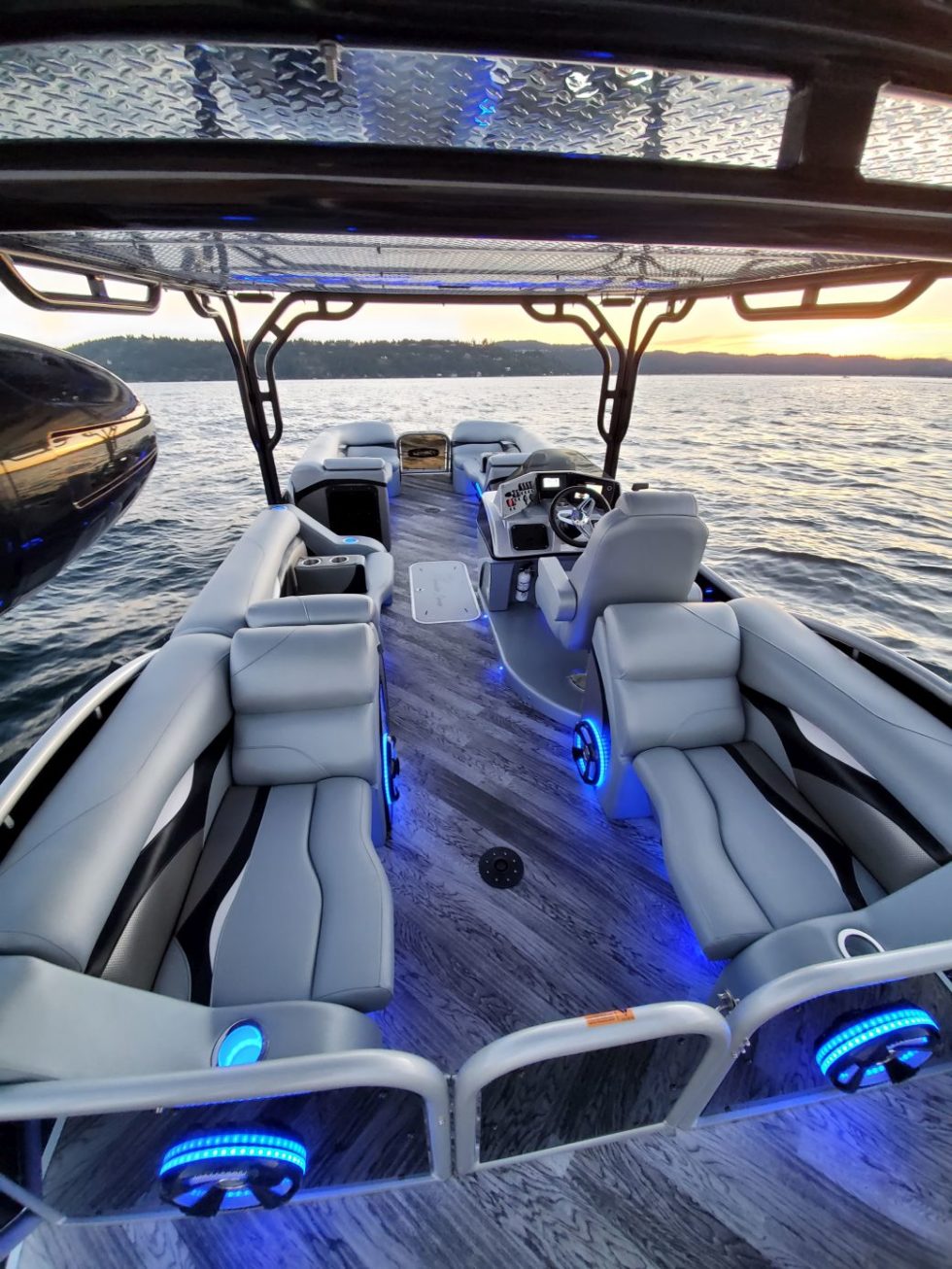 Aloha Water Slide 26' Silver TriToon Lake Escapes Boat Rentals